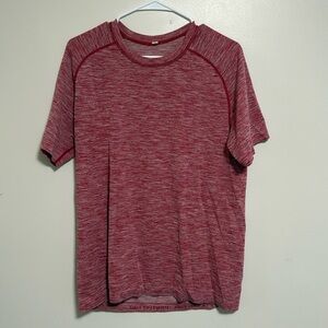 LULULEMON T-SHIRT